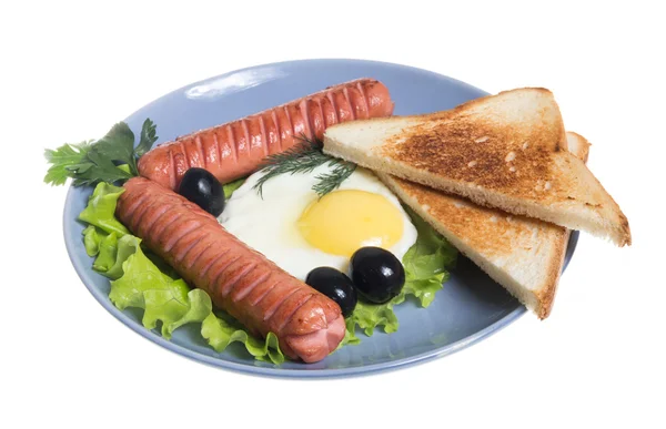Desayuno con salchichas, tostadas y huevo — Foto de Stock