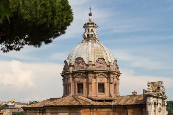 Grande chiesa nel centro di Roma, Italia . — Foto Stock