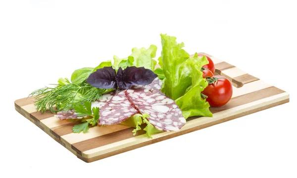 Cârnați cu salată și busuioc — Fotografie, imagine de stoc