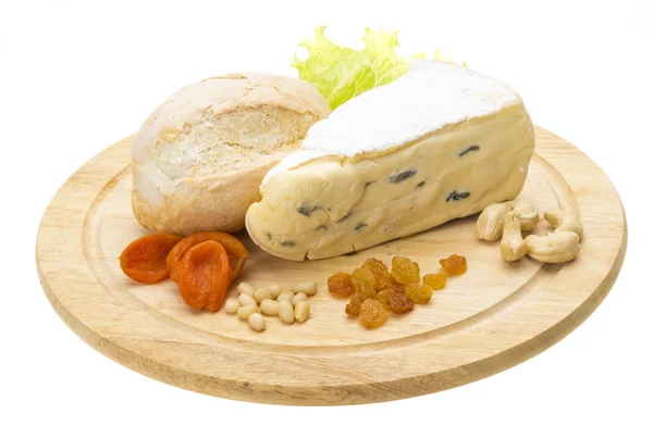 Un trozo de queso Brie — Foto de Stock