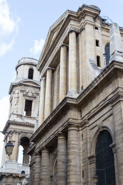 Tarihi bina Paris'te Fransa