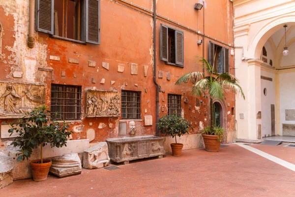 Rome, Italy. Typical architectural details of the old city — Stock Photo, Image