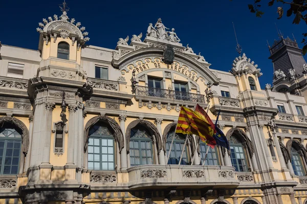 Edificio Puerto de Barcelona en la ciudad de Barcelona (España) ) — Foto de Stock