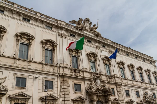 Rome, the Consulta building in Quirinale square. — Stock Photo, Image