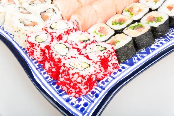 Zestaw sushi - różne rodzaje maki sushi i nigiri sushi — Zdjęcie stockowe