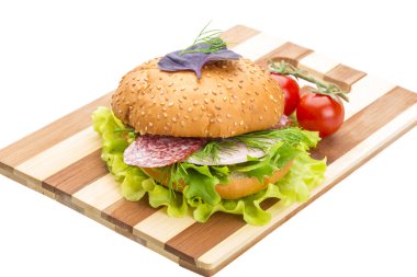 salata ve sosis ekmek