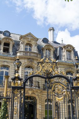 Tarihi bina Paris'te Fransa