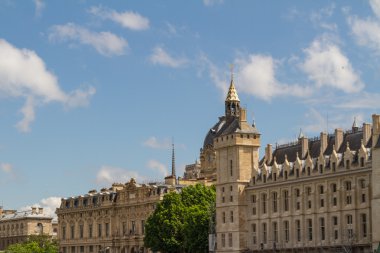 Tarihi bina Paris'te Fransa