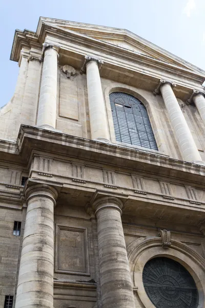 Tarihi bina Paris'te Fransa