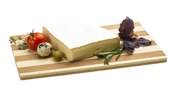 Keil des Gourmet-Brie-Käses — Stockfoto