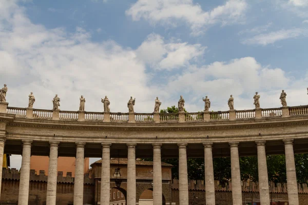 Rakennukset Vatikaanissa, Pyhä istuin Roomassa, Italiassa. Osa S:stä — kuvapankkivalokuva