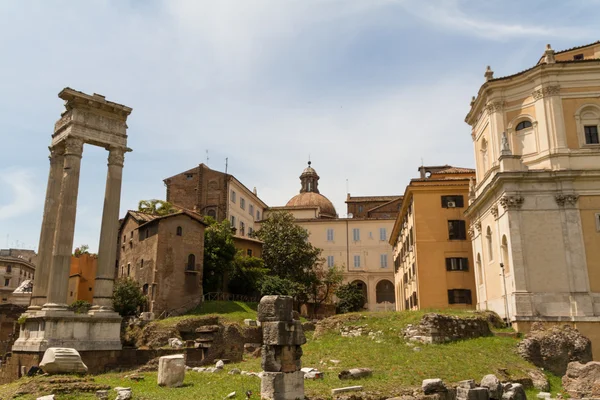 Руины Театра Марчелло, Рим - Италия — стоковое фото