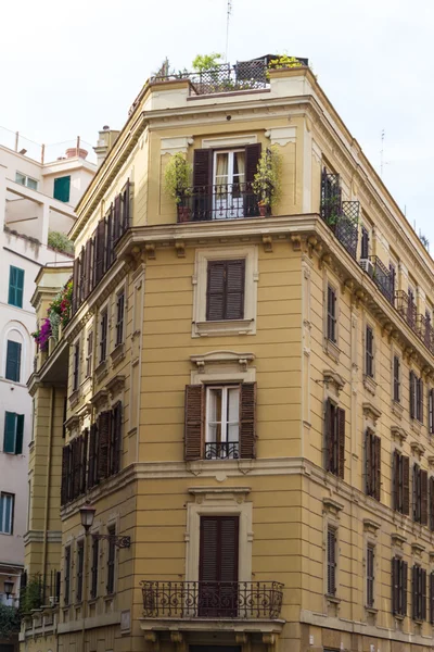 Roma, Italia. Típicos detalles arquitectónicos de la ciudad vieja —  Fotos de Stock