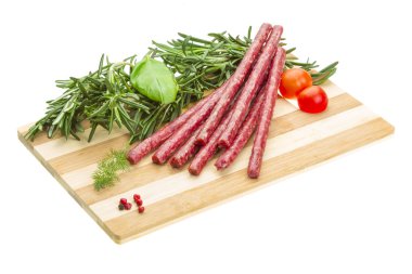 Biberiye, fesleğen ve domates salam