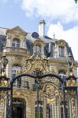 Tarihi bina Paris'te Fransa