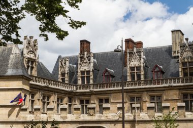 Tarihi bina Paris'te Fransa