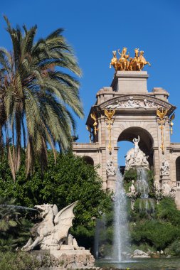 Barcelona ciudadela park lake çeşme altın quadriga ile bir