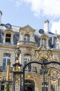 Tarihi bina Paris'te Fransa