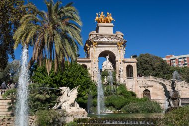 Barcelona ciudadela park lake çeşme altın quadriga ile bir
