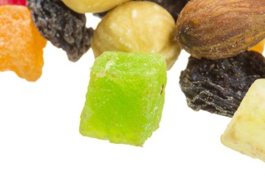 Ceviz ve kurutulmuş meyve.