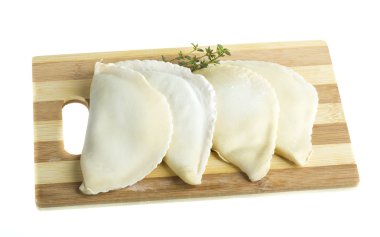 ham mantı. beyaz izole