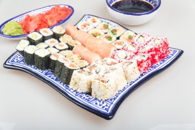Sushi set - maki sushi ve nigiri suşi farklı