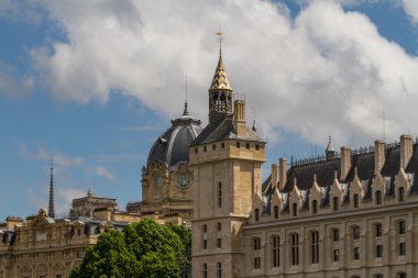 Tarihi bina Paris'te Fransa