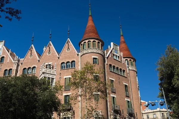 Casa modernista como un castillo en Barcelona ciudad — Foto de Stock