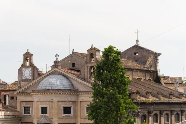 Grote kerk in het centrum van rome, Italië. — Stockfoto