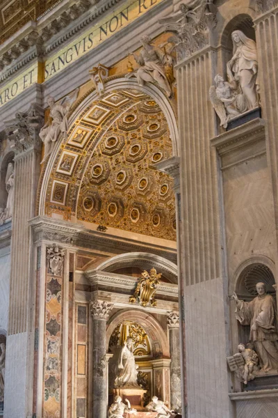 Stor kyrka i centrala Rom, Italien. — Stockfoto