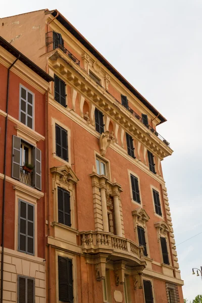 Roma, Italia. Típicos detalles arquitectónicos de la ciudad vieja —  Fotos de Stock