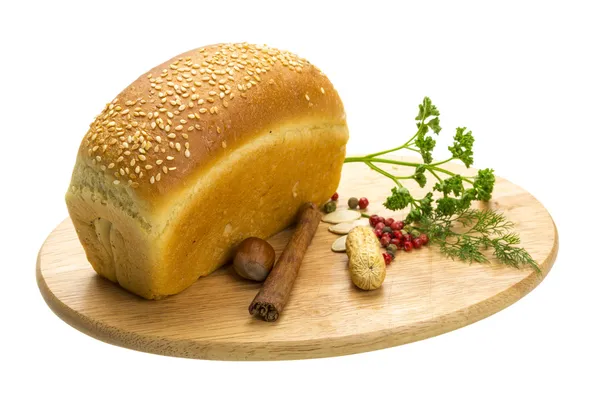 Brot mit Petersilie und Nüssen — Stockfoto