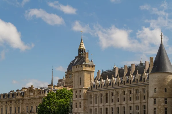 W zabytkowym budynku w Paryżu Francja — Zdjęcie stockowe