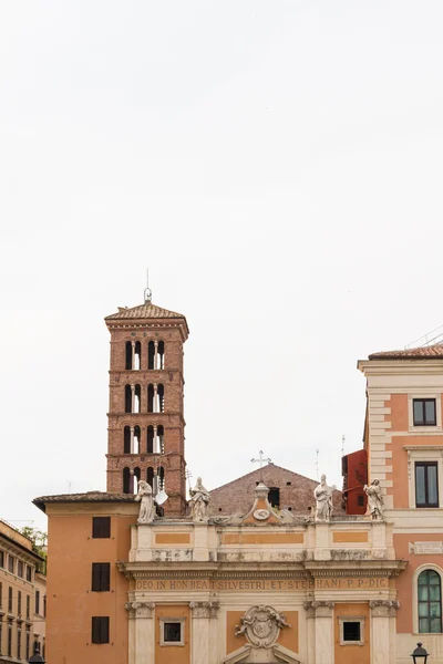 Grande église dans le centre de Rome, Italie . — Photo