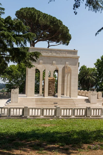 Ossuarium van de gevallenen tijdens de verdediging van rome, Italië — Stockfoto
