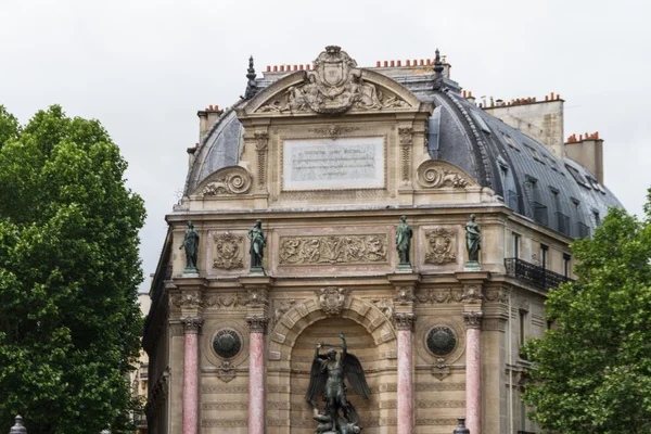 Beautiful Saint Michel fountain in Paris — Stock Photo, Image