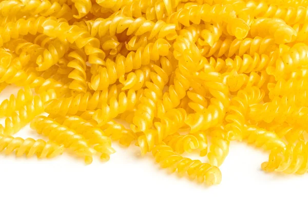 Hromadu těstovin fusilli zblízka na pozadí — Stock fotografie