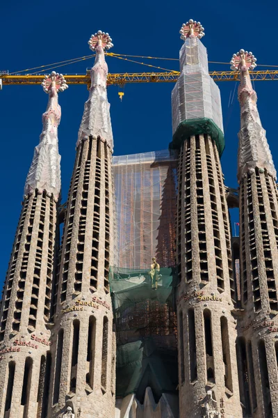 BARCELONA SPAIN - OCTOBER 28: La Sagrada Familia - the impressiv — Stock Photo, Image