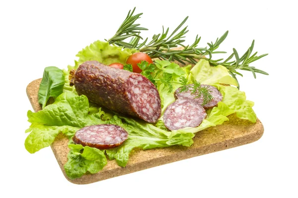 Salame con rosmarino, insalata e pomodori — Foto Stock