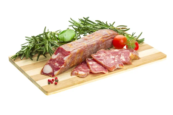 Salami met rozemarijn, basilicum en tomaat — Stockfoto