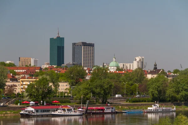 Cidade Velha pelo rio Vistula paisagem pitoresca na cidade de — Fotografia de Stock
