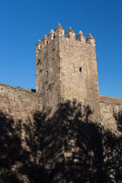 Staré městské zdi a věže v Barceloně — Stock fotografie