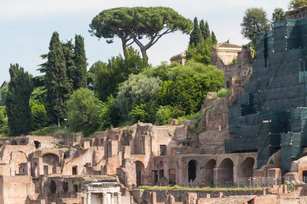 建物の遺跡と古代ローマ、イタリアの列 — ストック写真