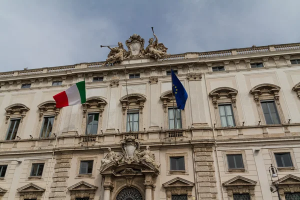 Rome, the Consulta building in Quirinale square. — Stock Photo, Image