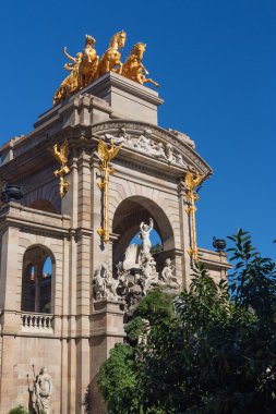 Barcelona ciudadela park lake çeşme altın quadriga ile bir