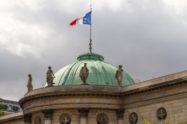 Tarihi bina Paris'te Fransa