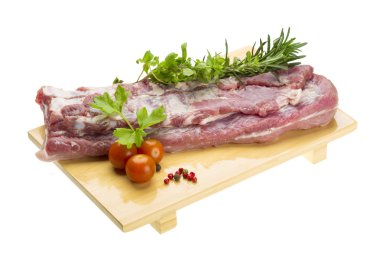 pişmemiş domuz eti