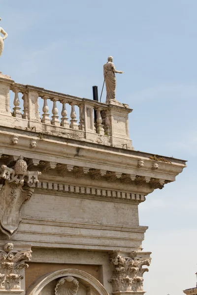 Grote kerk in het centrum van rome, Italië. — Stockfoto