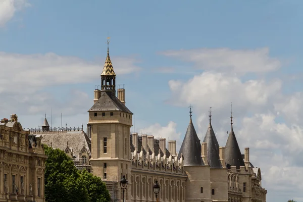 Tarihi bina Paris'te Fransa — Stok fotoğraf