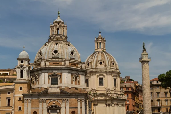 Chiesa del santissimo nome di maria al foro traiano und santa ma — Stockfoto